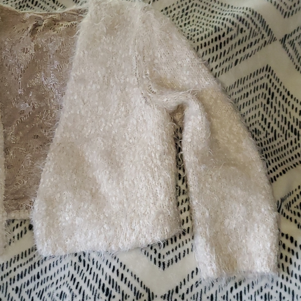 Knitted and knotted creme fuzzy cardigan Size S - Picture 5 of 11